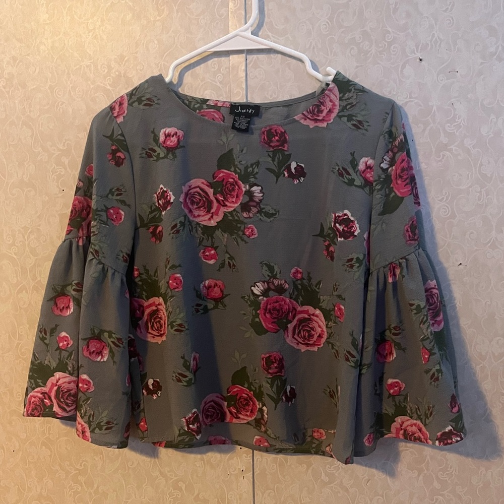 Mid-sleeve flower blouse
